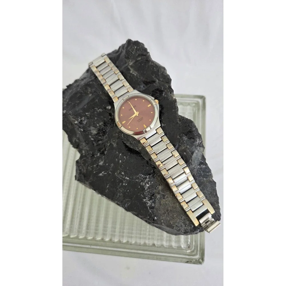 Gruen diamond quartz